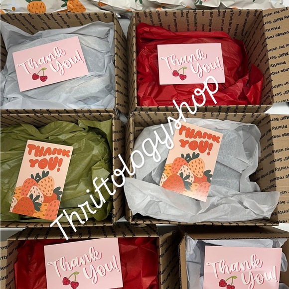 Welcome To My Closet! xo, Sarah @ThriftologyShop - Picture 6 of 7